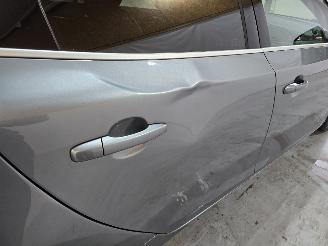 Volvo V-40 2.0 D2 R-Design Business picture 12