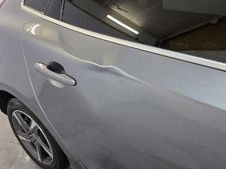 Volvo V-40 2.0 D2 R-Design Business picture 11