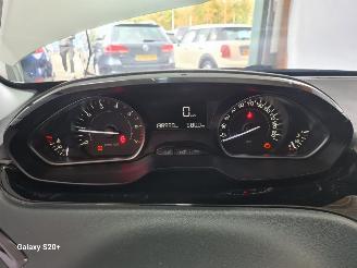 Peugeot 208 1.2 PureT. Signature picture 18