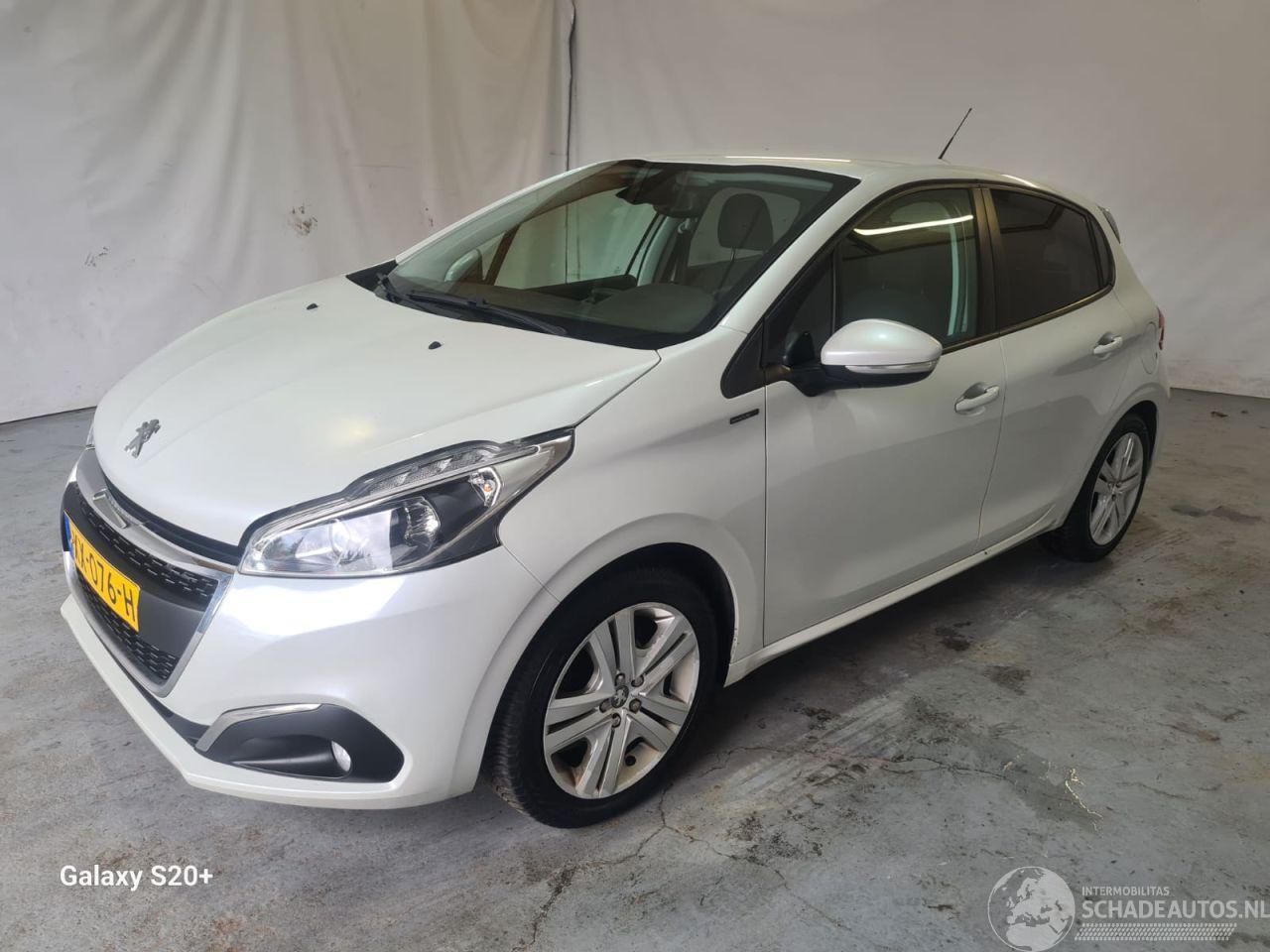 Peugeot 208 1.2 PureT. Signature