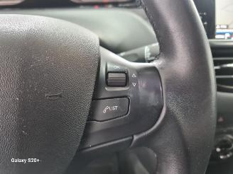 Peugeot 208 1.2 PureT. Signature picture 19