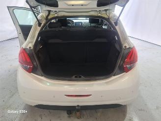 Peugeot 208 1.2 PureT. Signature picture 8