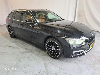 Schadeauto BMW 3-serie 318i Luxury Edition 2018/10