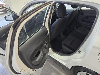 Mitsubishi Space-star 1.0 Cool + picture 21