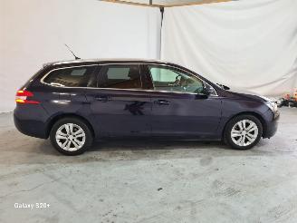 Peugeot 308 1.6 BlueHDI Blue Lease Executive Pack picture 8