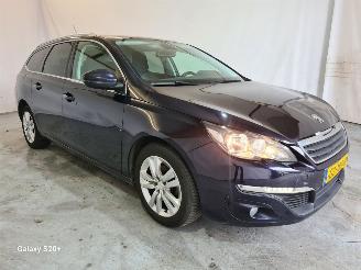 Vaurioauto  passenger cars Peugeot 308 1.6 BlueHDI Blue Lease Executive Pack 2015/9