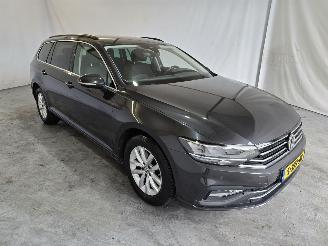 Voiture accidenté Volkswagen Passat 1.5 TSI Eleg.Bns R 2020/2