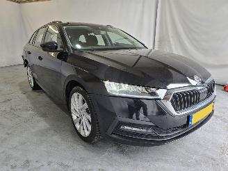 Damaged car Skoda Octavia 1.4 TSI iV PHEV Bussines Edition 2022/1