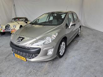 Peugeot 308 1.6 HDiF Style picture 3