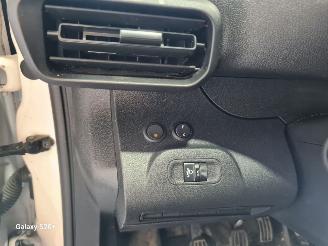 Peugeot Partner 1.5 BlueHDI Premium picture 22
