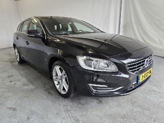 uszkodzony samochody osobowe Volvo V-60 2.4 D6 AWD Plug-In Hybrid Summum 2013/8