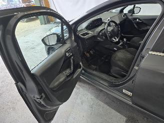 Peugeot 208 1.2 PureTech Allure picture 21