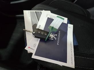 Peugeot 208 1.2 PureTech Allure picture 34