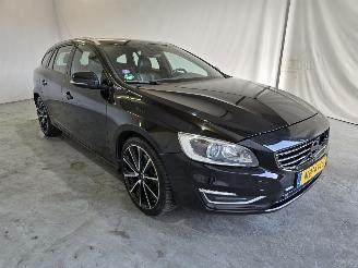 Coche accidentado Volvo V-60 2.4 D5 Twin Engine R-Design 2016/12