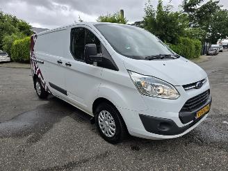krockskadad bil bedrijf Ford Transit 310 2.2 TDCI L2H1 Ambiente 2015/10