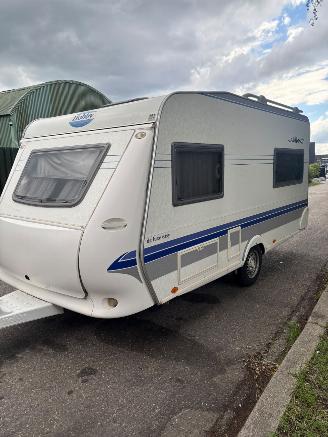 krockskadad bil caravan Hobby  30 2024/7