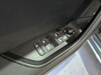 Skoda Superb 2.0 TDI Style Bns picture 23