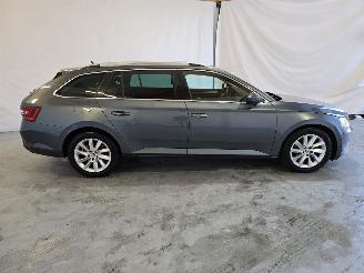 Skoda Superb 2.0 TDI Style Bns picture 8