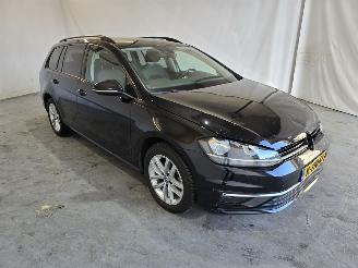 Schadeauto Volkswagen Golf 1.6 TDI Highline DSG 2019/7