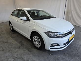 damaged passenger cars Volkswagen Polo 1.0 MPI Comfortline 2019/1