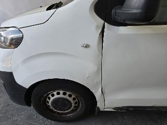 Toyota Proace Compact 1.6 D-4D Cool Comfort picture 12