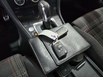 Volkswagen Golf 2.0 TSI GTI picture 38