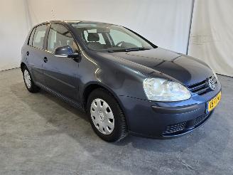krockskadad bil auto Volkswagen Golf 1.6 FSI Trendline 2006/8