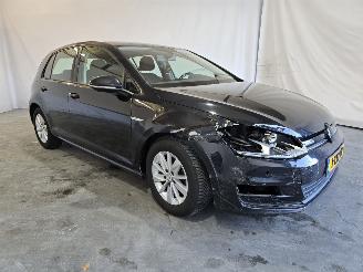 Vaurioauto  passenger cars Volkswagen Golf 1.6 TDI Highline BlueMotion 2013/11