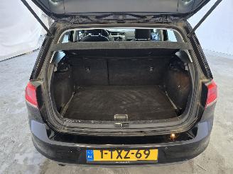 Volkswagen Golf 1.6 TDI Highline BlueMotion picture 17