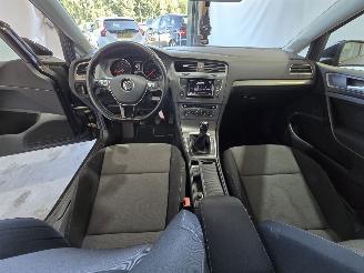 Volkswagen Golf 1.6 TDI Highline BlueMotion picture 22