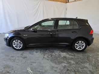 Volkswagen Golf 1.6 TDI Highline BlueMotion picture 4
