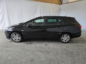 Opel Astra SPORTS TOURER picture 4