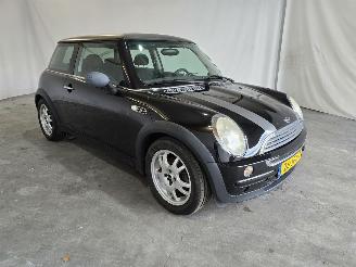 Vaurioauto  passenger cars Mini Mini 1.6 One Salt 2002/12