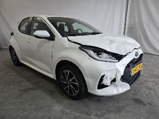 krockskadad bil auto Toyota Yaris 1.5 Hybrid Dynamic 2024/1