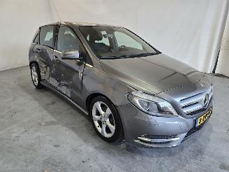 Damaged car Mercedes B-klasse 180 Ambition 2014/1
