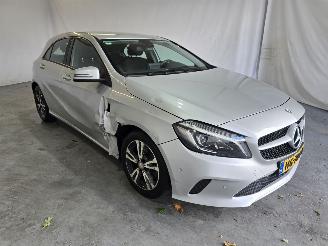 Schadeauto Mercedes A-klasse 160 Ambition 2015/10