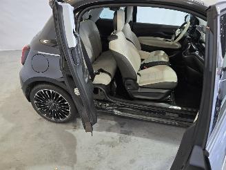 Fiat 500 3+1 La Prima 42 kWh picture 17