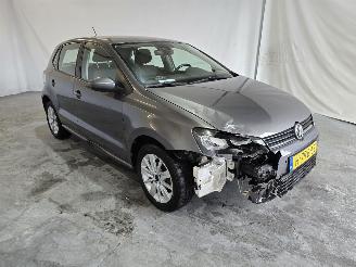 damaged passenger cars Volkswagen Polo 1.0 First Edition 2014/11