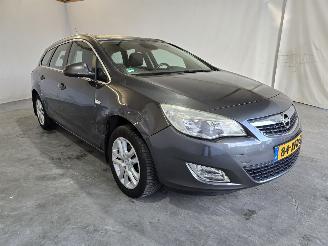 damaged passenger cars Opel Astra SPORTS TOURER 1.4 2012/5