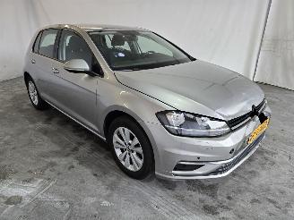 Vaurioauto  passenger cars Volkswagen Golf 1.0 TSI Comfortline 2017/3