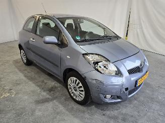 Damaged car Toyota Yaris 1.3 VVTi Aspiration  automaat 2011/2