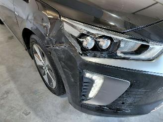 Hyundai Ioniq Premium EV picture 5
