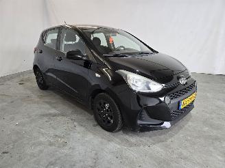 Vaurioauto  passenger cars Hyundai I-10 1.0i Comfort 2017/11