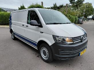skadebil bedrijf Volkswagen Transporter 2.0 TDI L2H1 Comfortline 2016/9