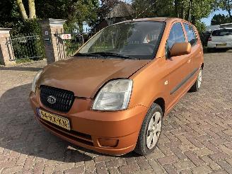 damaged passenger cars Kia Picanto 1.0 2005/9