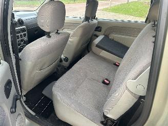 Dacia Logan 1.6-16V Lauréate picture 9