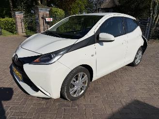 Unfallwagen Toyota Aygo 1.0 VVT-i x-play 2014/7