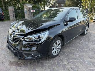 Coche accidentado Renault Mégane 1.3 TCe Limited 2018/7