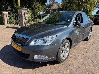 damaged passenger cars Skoda Octavia 1.2 TSI Elegance Bns 2011/1
