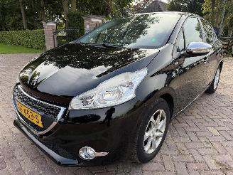 Peugeot 208 1.2 PureTech Style Pack picture 1